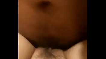 Model Tionghoa Cantik Mencapai Puncak Kenikmatan dengan Semburan Erotis