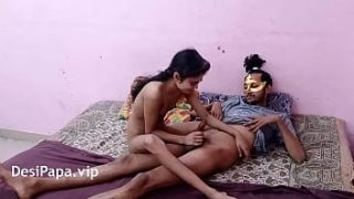 Pengalaman Anal Perdana Gadis Kurus India dengan Suara Hindi yang Jelas