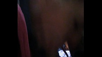 Menggoda dan siap memuaskan hasratnya