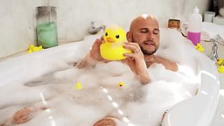 Satu Kamar Mandi Penuh Gairah / Brazzers Lengkap di zzfull.com/bathroom