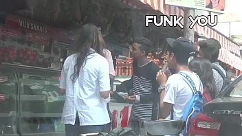 Cewek Nakal Tanya Ukuran Kontol ke Pria Asing! Prank Seru di India