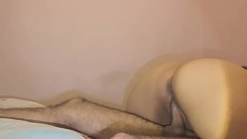 كلام العاهرة المثيرة وهي تُمارس الجنس من الخلف، استمع إلى نساء الشعب المثيرات