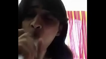Gadis desi yang haus akan nafsu, menginginkan kejantanan yang keras