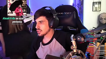 Aroyitt se agacha para que le miren el culo