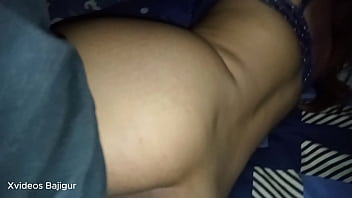 Kuli bangunan bergairah pamer kontol kotor dan baju belum ganti, langsung ngajak ngewe panas-panasan