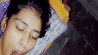 Cowok ngebor memek mulus cewek desinya dalam video panas