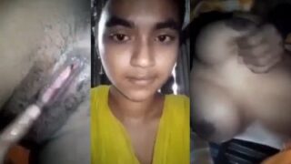 Gadis India 19 tahun menggoda dengan video dewasa aksi jari-jari panas
