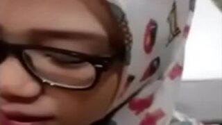 Gadis Muslim merasakan sperma dalam video seks Bangladesh