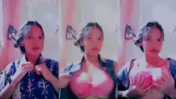 Gadis Sekolah dengan Payudara Besar Pulang ke Rumah