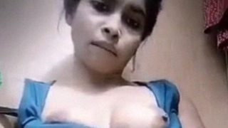 Masturbasi Solo dengan Dildo Sempurna untuk Gadis BD