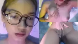 Pemakai Kacamata Nakal Bikin Meleleh Tak Tertahan
