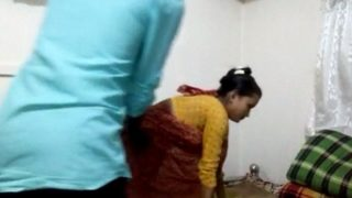 Sopir Bajaj Mengangkat Saree dan Meniduri Bibi Desi yang Seksi