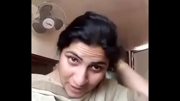 Istri Desi yang menggoda dan siap memuaskan hasrat