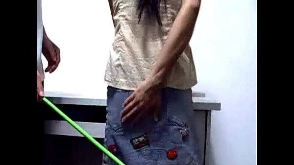 Hukuman Pantat untuk Gadis Tiongkok yang Nakal