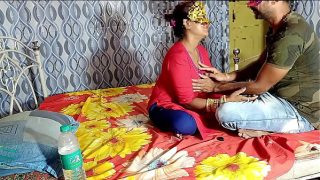 Guru India dengan suara serak mengajarkan gaya misionaris terbaik dalam bahasa Hindi yang jelas
