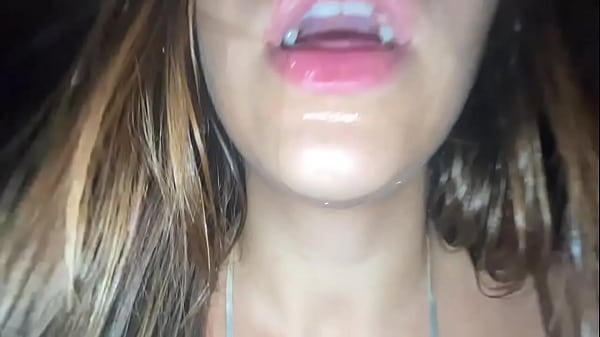 Vadia perfeita gritando de tesão e implorando por mais paus