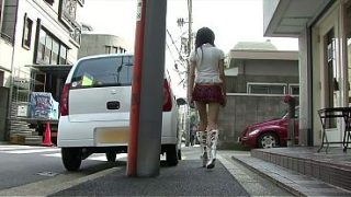 Tiga Badan Bergeliat dengan Gadis Jepang Kurus yang Menggairahkan
