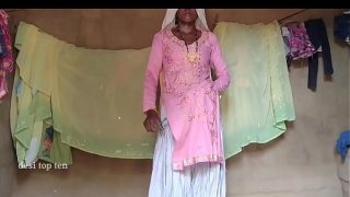 मेरी गर्म पत्नी की चूत को जीभ से चाटकर फिर मोटे लंड से जोरदार चोदा हिंदी सेक्स वीडियो