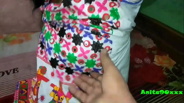 Bhabhi seksi India dalam gaun Rajasthan, bergoyang liar dengan suara erotis Hindi