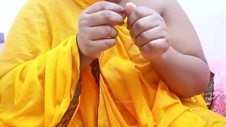 Payudara montok tante India yang menggoda