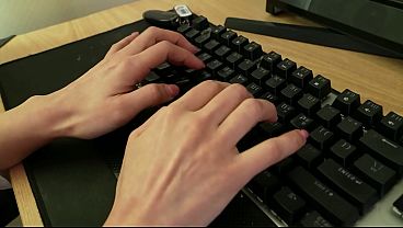 Korea – Sensual Wanita Cantik Menghabiskan Musim Dingin dengan Kaki Telanjang di Rumah