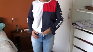 Pembantu Rumah Tangga Berusia 58 Tahun, Ibu Tiri Latin, Menggoda Anak Tetangga di Kamar Tidur, Meraih Orgasme Intens, Meminta Dihardik dan Diberi Sperma di Vagina Berbulunya, Tak Puas Hingga Ingin Mengisap Penis Penuh Air Susu