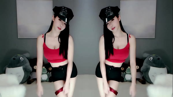 Cô gái Trung Quốc đắm mình trong cuộc mây mưa giữa biển khơi
