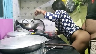 गाँव से आई नादान बाई को कुछ पता नहीं था, तो मालिक ने उसका बेबसी का फायदा उठाकर उसे चोद डाला