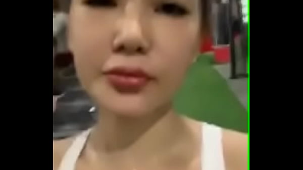 Cô Trang lộ hàng nóng bỏng trực tiếp