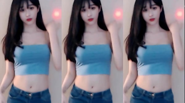 Cô nàng Trung Quốc uốn éo trong lớp váy mỏng tang