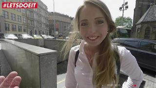 Anya Akulova, Gadis Rusia yang Menggila, Dihardik Kontol Besar Nyata Saat Liburan Kota