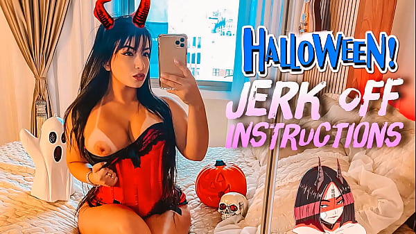 Gadis setan nakal dengan bokong dan payudara montok, cosplay Latina, memberikan instruksi masturbasi sambil memakai strap-on dan memintamu menyelesaikan di kakinya.
