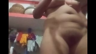 भारतीय कामुक मोटी चूत और बड़े स्तनों की उत्तेजक मालिश