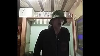 Chino merintih bak pelacur yang sedang kesakitan
