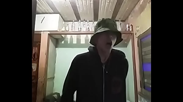 Chino merintih bak pelacur yang sedang kesakitan