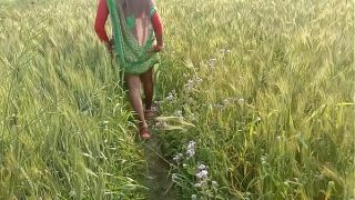 Bhabhi Desa India Digituh di Alam Terbuka
