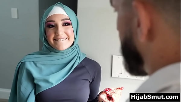 Gadis muslimah polos digoda dan diracuni nafsu oleh pelatih sepak bolanya