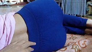 Adik Tiri India yang Imut Dihardik Kakak Tiri, Adegan Mesum Penuh Close-up dengan Audio Hindi yang Jelas