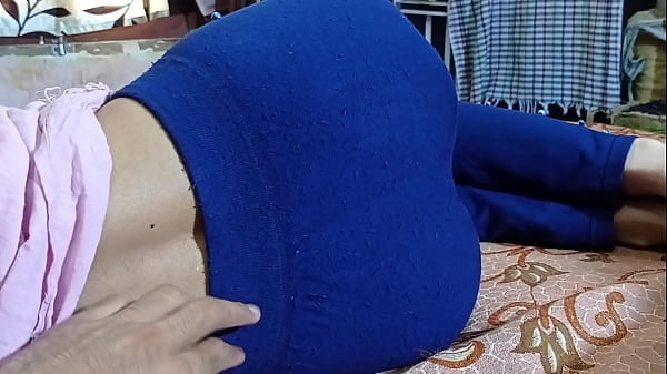 Adik Tiri India yang Imut Dihardik Kakak Tiri, Adegan Mesum Penuh Close-up dengan Audio Hindi yang Jelas
