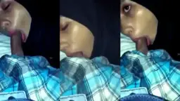 Gadis Berjilbab Menggoda dengan Sepong di Dalam Mobil