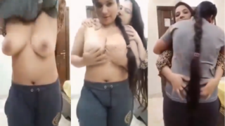 Gadis-gadis nakal beraksi mesra di kamar asrama