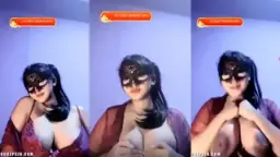 Gadis Seksi dengan Payudara Besar dan Sensual