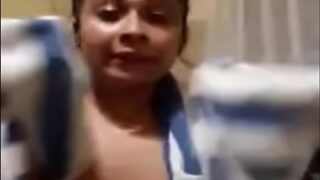 Ibu mertua telanjang merekam video mesum di kamar mandi untuk situs dewasa Bangladesh