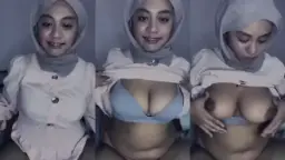 Jilbab Abu Pamer Payudara Besar