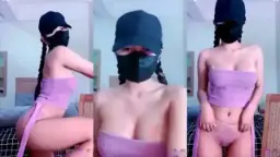 Molek Montok Berbentuk Bulat Sempurna dengan Puting Merah Jambu yang Menggoda