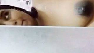 Swathi Naidu Pamer Perut Bunting di Foto Mandi Seksi