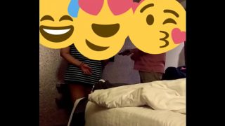 Istri Desi menggoda tukang kabel dengan godaan panas