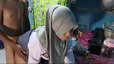Mainin adik tiri habis pulang sekolah