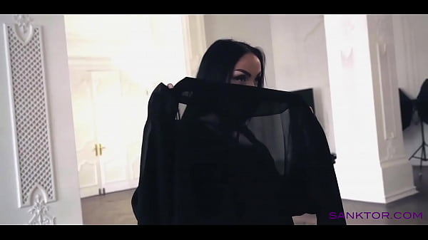 SANKTOR 042 – GADIS ARAB MENARI TELANJANG DENGAN GERAKAN MESRA