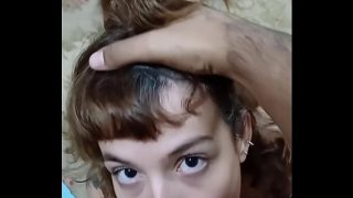 Novinha apertada sofre dando escondido pro meio-irmão